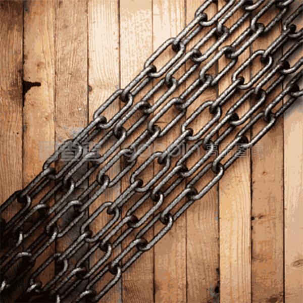 金属链条 工业美学与自然纹理的交融