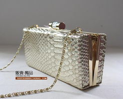 优雅出行，璀璨绽放——美国品牌蛇纹金属质感链条手拿包